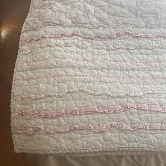 Pink and White Ruffled Quilt - Picture 1 of 7